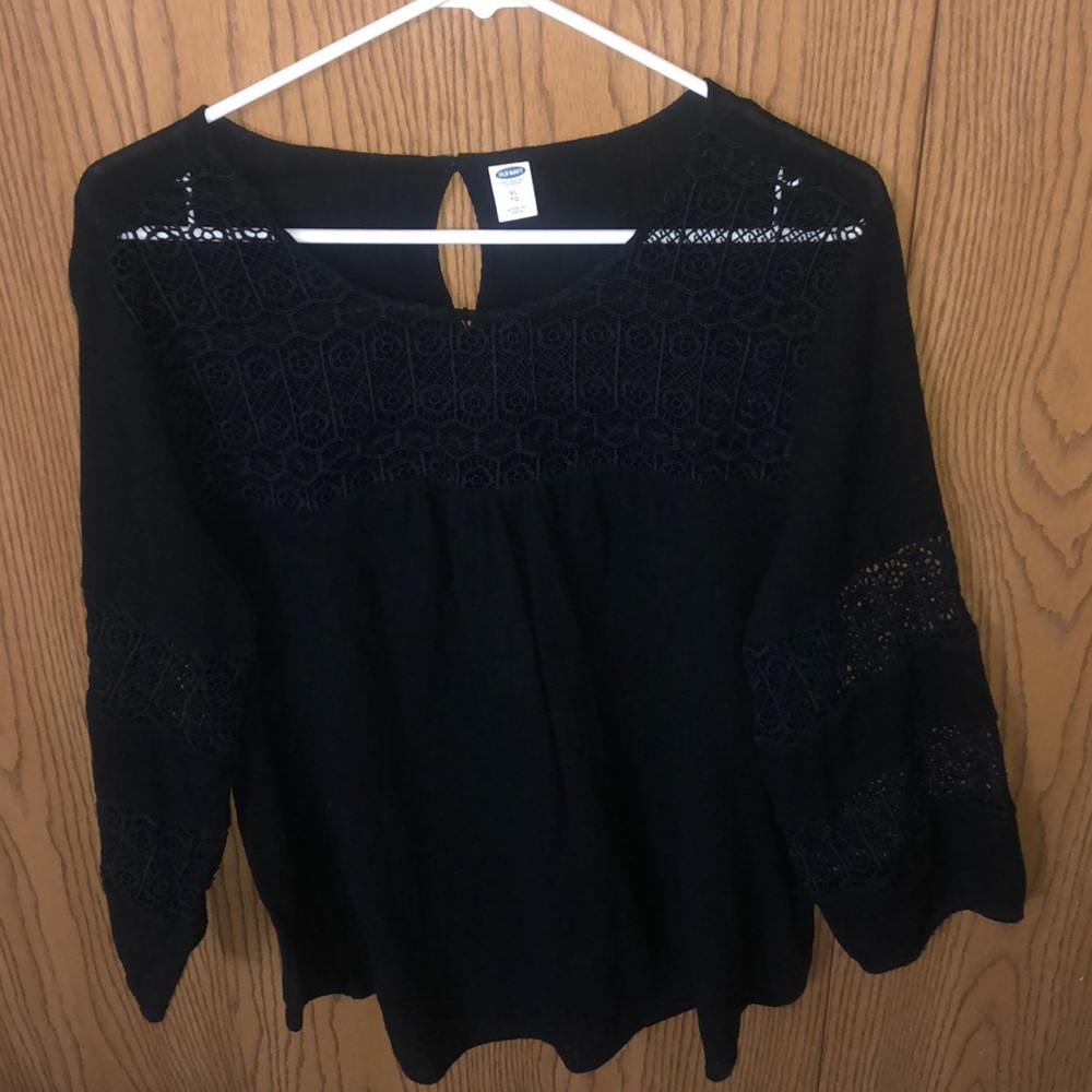Old navy black top! Loose and flowy!